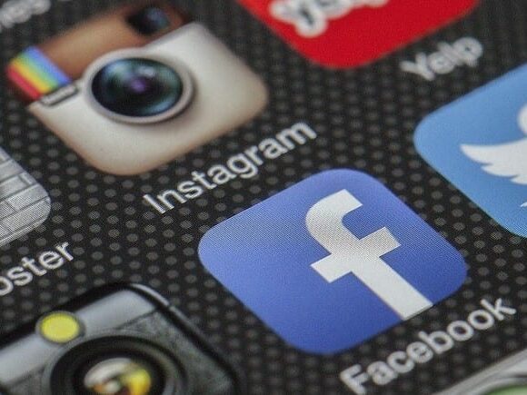 Image of Instagram and Facebook app logos.