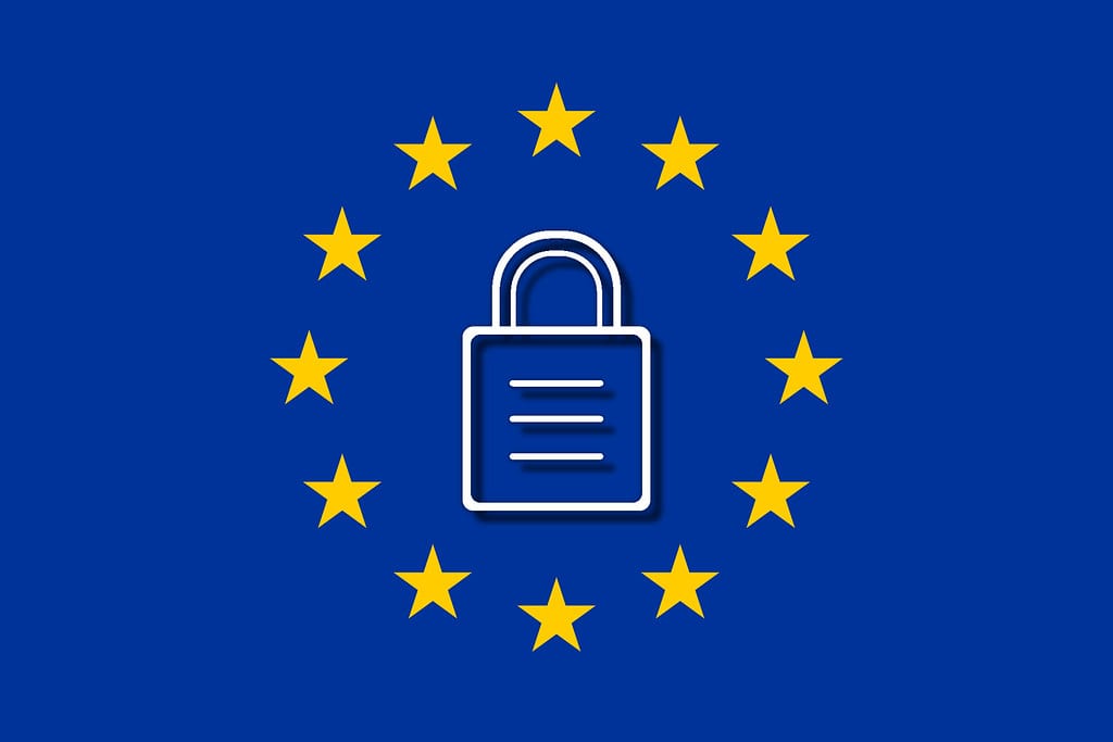 Image of a white lock in the middle of an EU flag