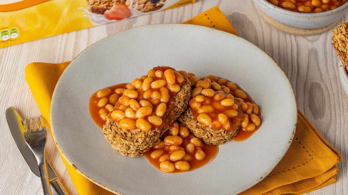 Image of baked beans on Weetabix, posted by the official Weetabix twitter account
